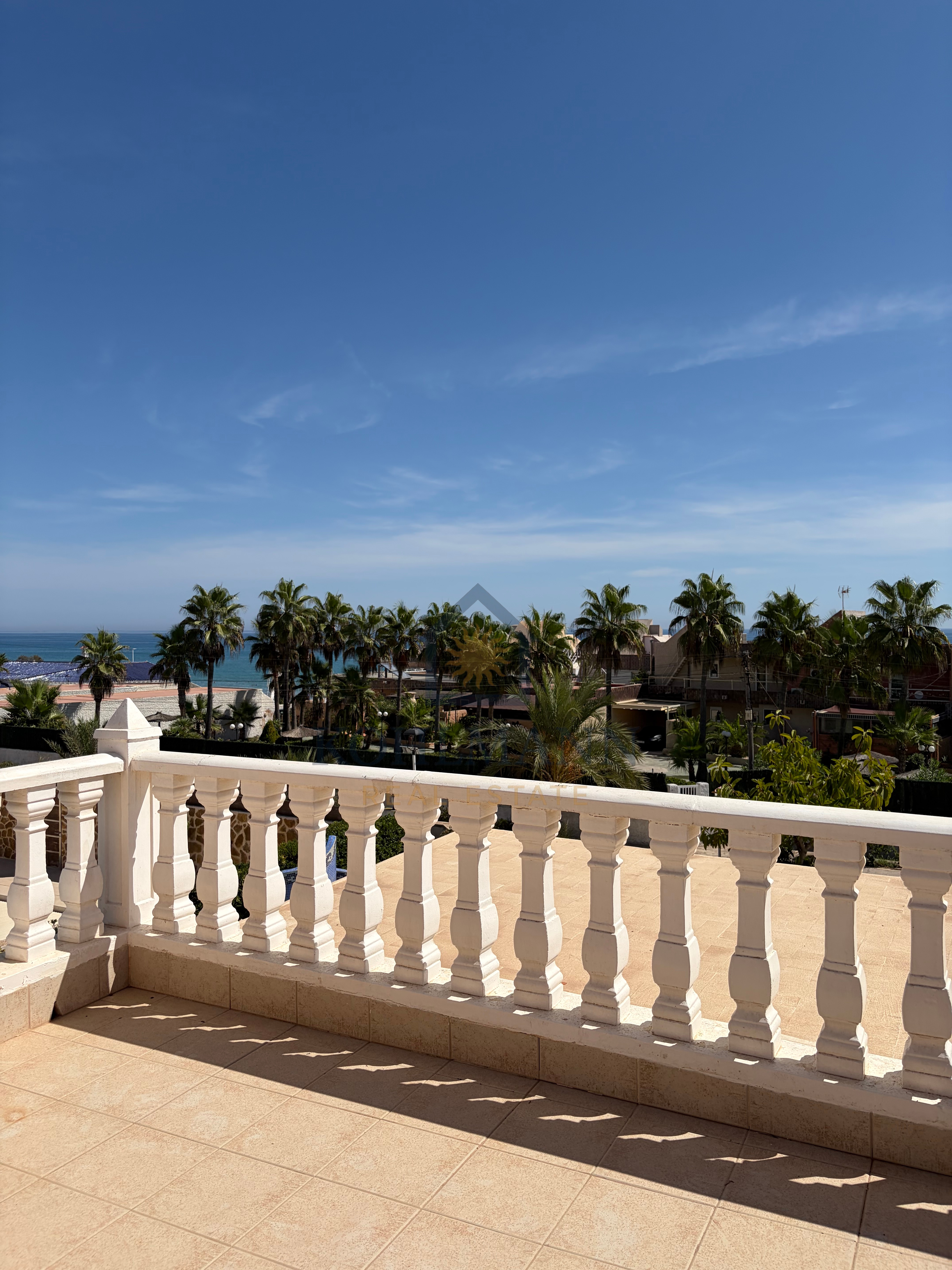 Mediterrane Traumvilla mit Meerblick – nur 150 Meter vom Strand in La Mata