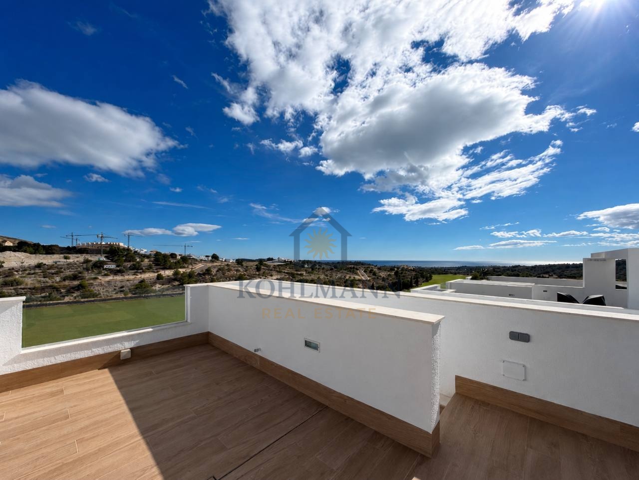 Elegantes Penthouse in Finestrat mit Meerblick, Golfnähe und privatem Solarium – traumhaftes Wohnen an der Costa Blanca
